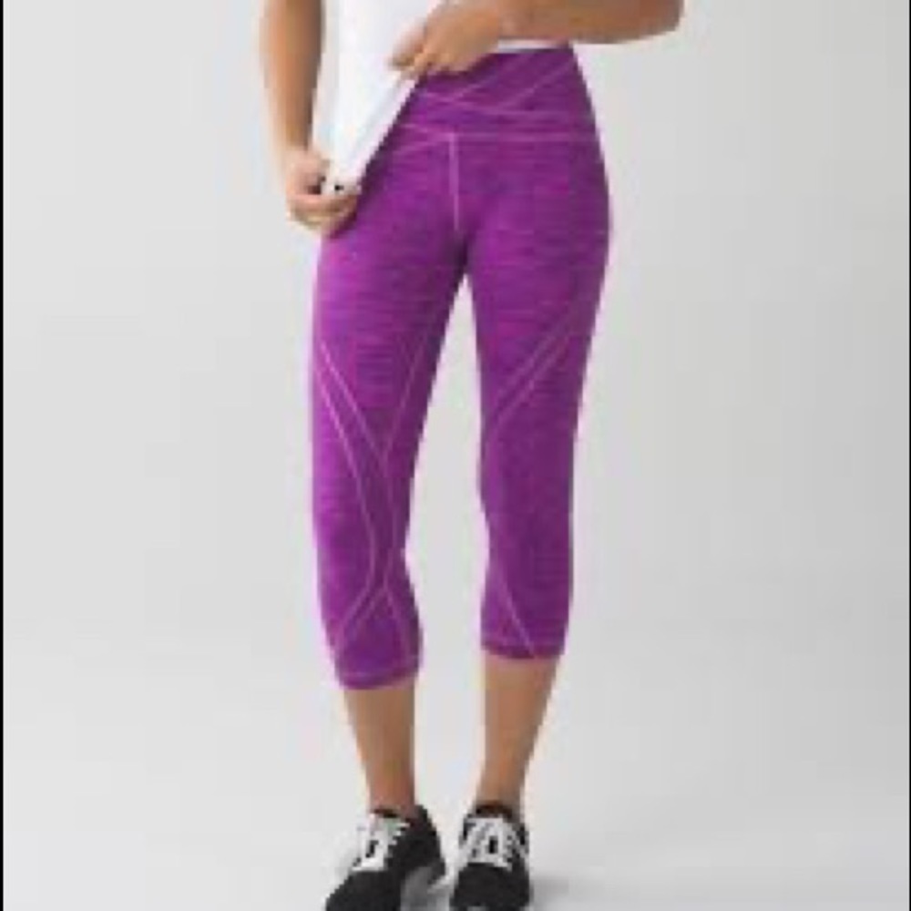 Lululemon Free Flow Crop Leggings Size 2 Diamond Jacquard Tender Violet Mesh‎